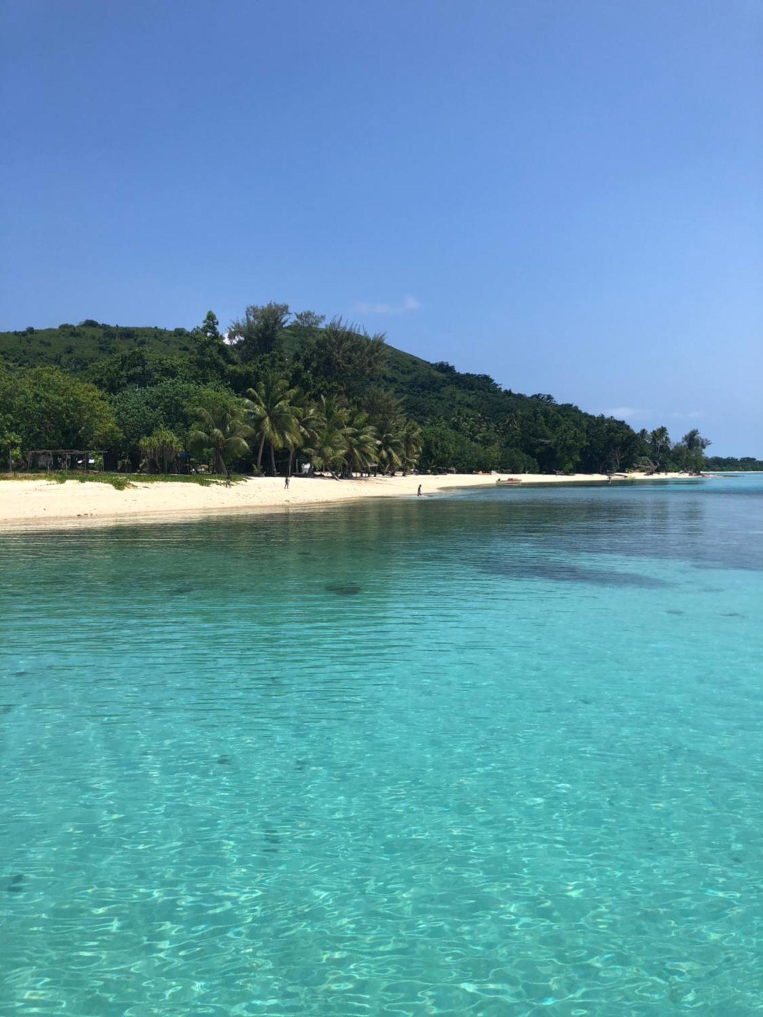 Whispering Palms - Absolute Beachfront Villas Port Vila Esterno foto